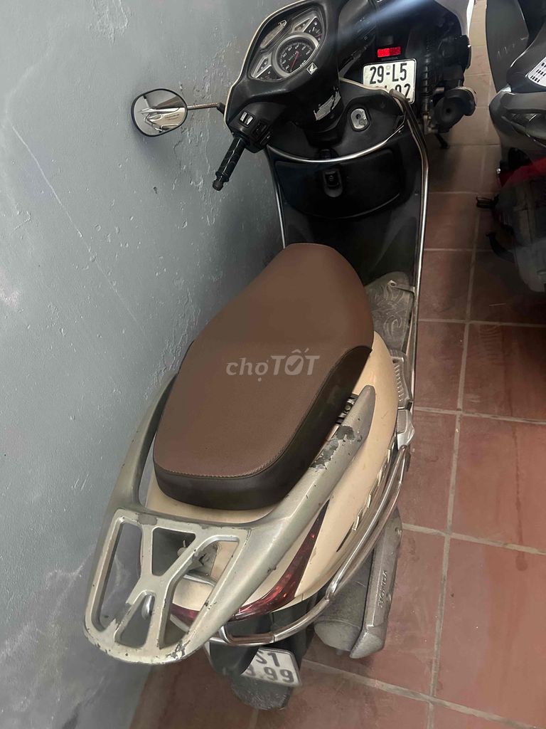 Xe Lead đi 3v ít đi ai cần thì lhe e làm giá. Mua bán Xe máy tại Quận Bắc Từ Liêm Hà Nội được đăng bởi Long hình 1