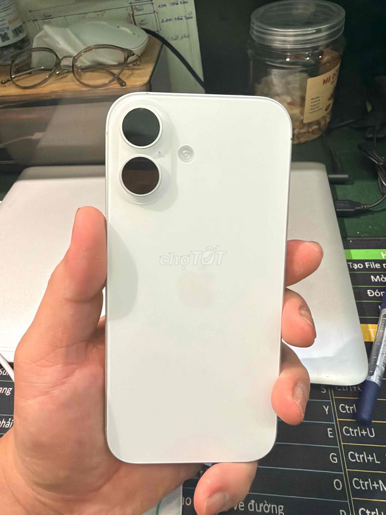 iPhone 17 256GB Trắng sạc 6 lần. Mua bán Điện thoại tại Quận Tân Bình Tp Hồ Chí Minh được đăng bởi Trần Linh hình 1