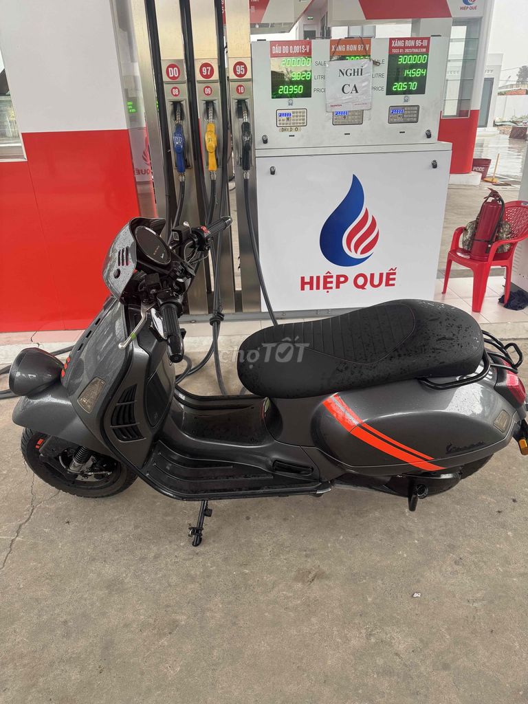 Piaggio Vespa GTV 300 2023 Xám. Mua bán Xe máy tại Quận Phú Nhuận Tp Hồ Chí Minh được đăng bởi Trần Quốc Thịnh hình 1