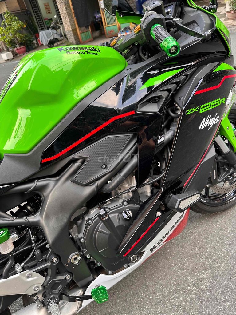 Kawasaki Ninja ZX-25R Xanh Đen 1300 km - 130994721