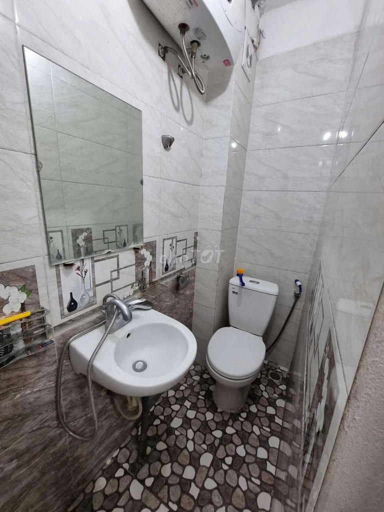 Комната с удобствами 12м² на улице Хоа Бан, Кау Джай