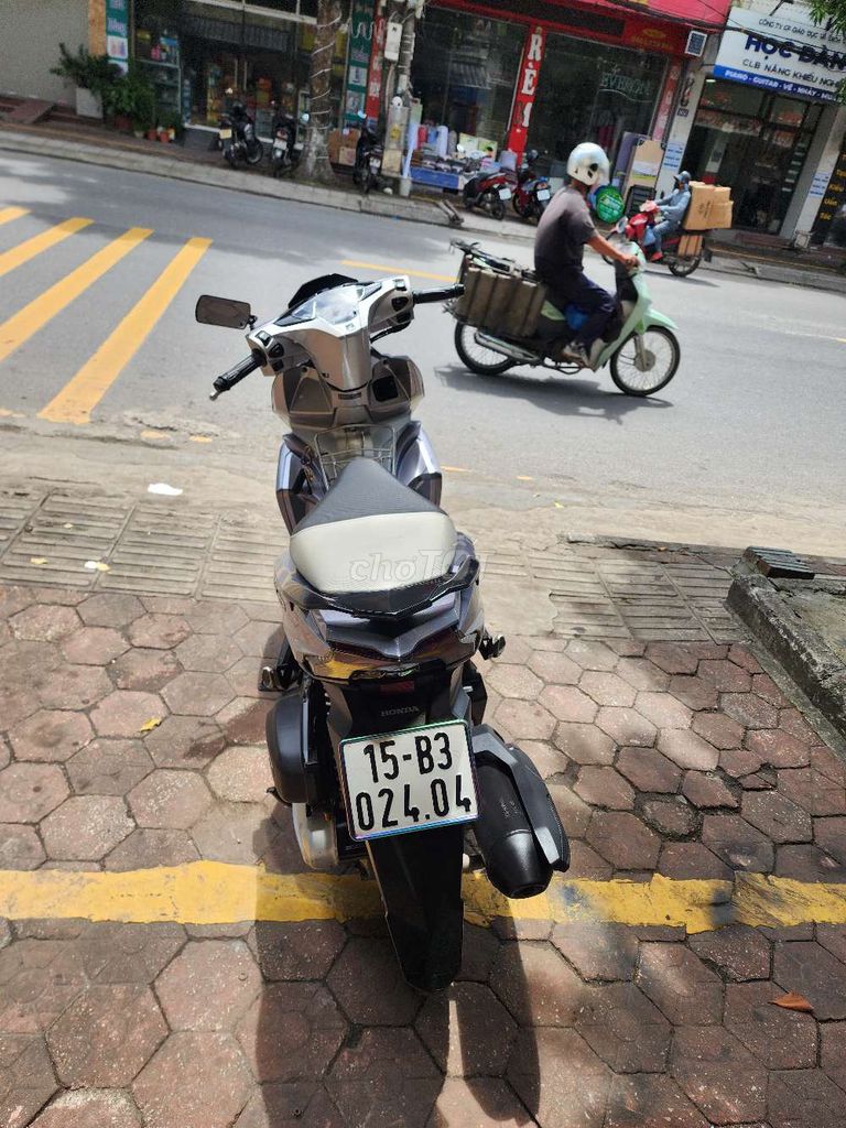 Honda Air Blade серого цвета