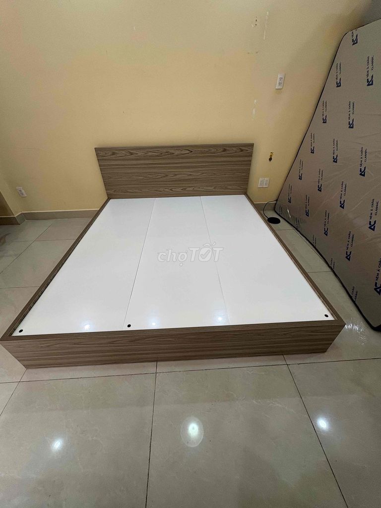 Giường ngủ. giường gỗ . giường 1m8. Mua bán Giường, chăn ga gối nệm tại Quận Tân Phú Tp Hồ Chí Minh được đăng bởi  Diep Nguyen hình 1