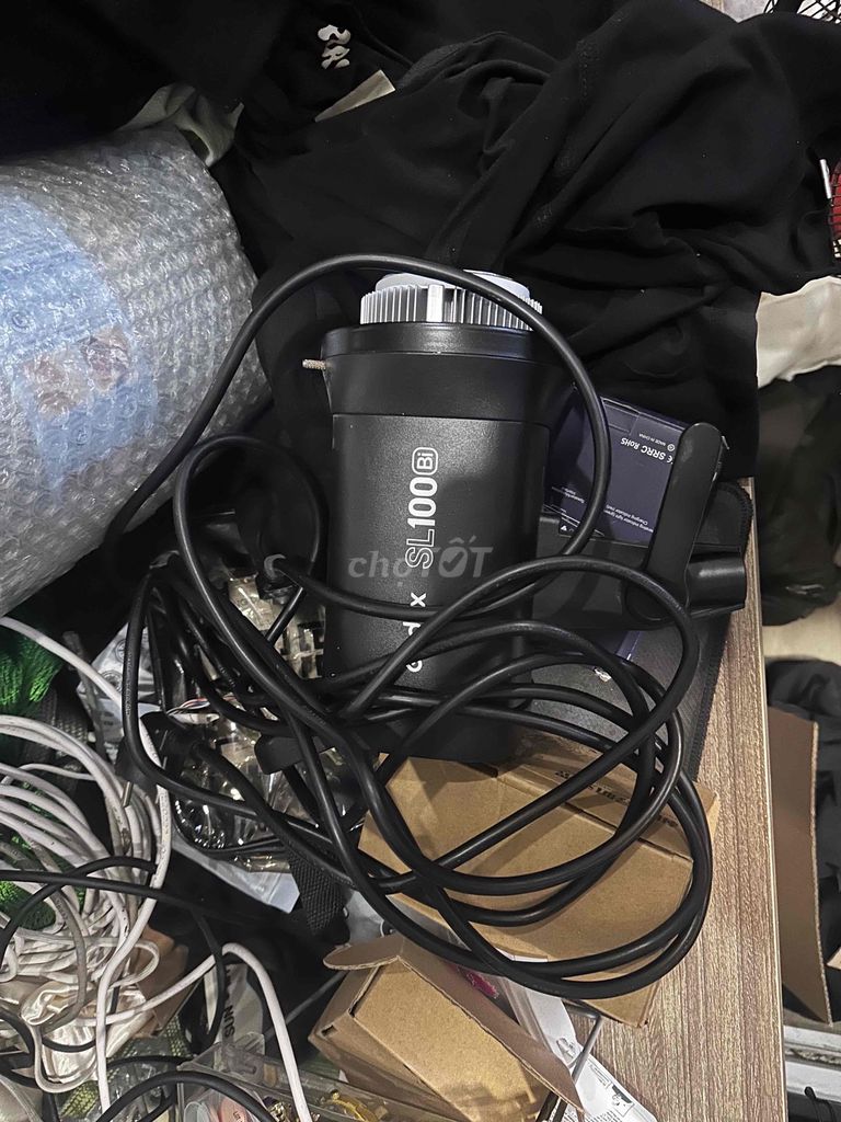 Đèn LED Godox SL100Bi Đen. Mua bán Đèn tại Quận 4 Tp Hồ Chí Minh được đăng bởi LqT Huỳnh hình 1