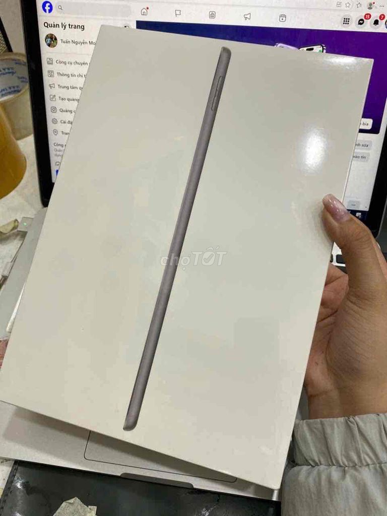 Ipad Gen 9 64G Xám Wifi New seal chưa kích. Mua bán Máy tính bảng tại Quận 3 Tp Hồ Chí Minh được đăng bởi Tuấn Nguyễn hình 1