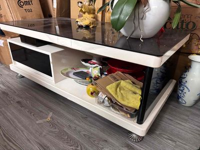 Bàn trà Gỗ Kính Trắng Đen. Mua bán Bàn ghế tại Quận Bình Thạnh Tp Hồ Chí Minh được đăng bởi TIỆM NHÀ DƯA HẤU