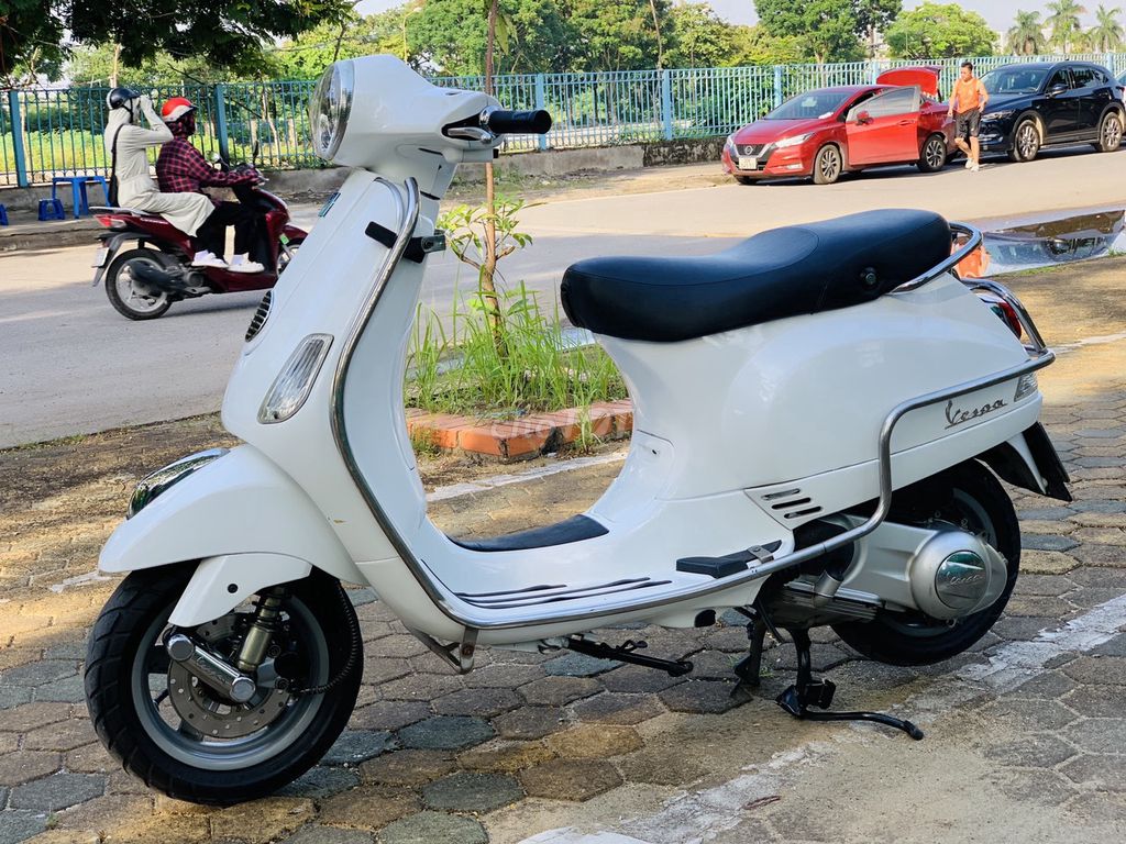Vespa LX 125 ie nguyên bản biển HÀ NỘI xe nữ đi. Mua bán Xe máy tại Quận Cầu Giấy Hà Nội được đăng bởi A Nam hình 6