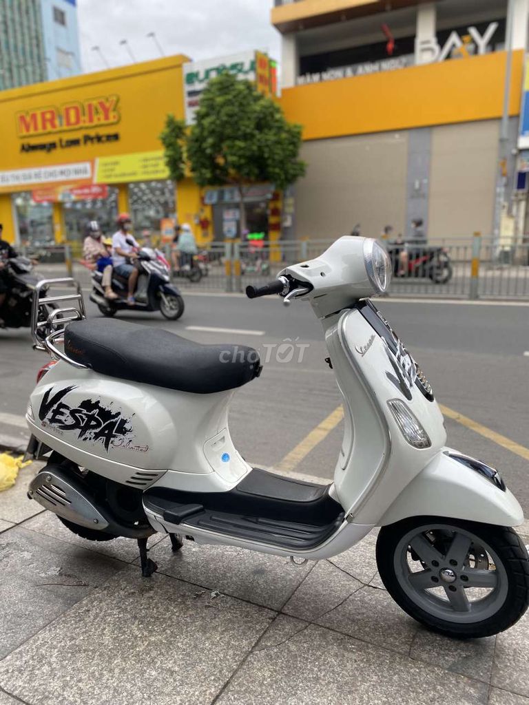 Piaggio vespa LX 3v 2015 mới 90% bstp chính chủ