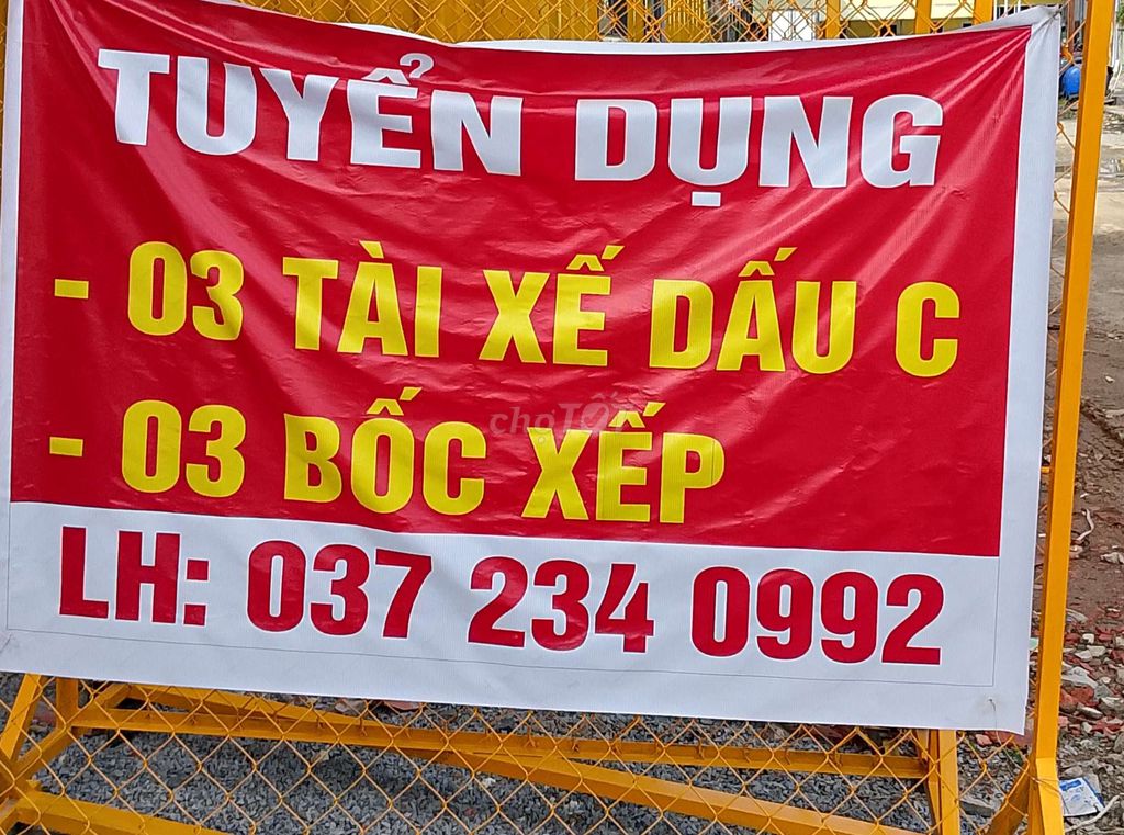 Tuyển tx dấu c và phụ theo xe bốc hàng