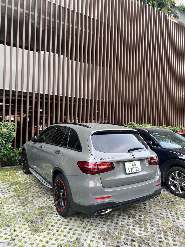 Mercedes-Benz GLC 2019 GLC 300 Xám. Mua bán Ô tô tại Thành phố Thủ Đức Tp Hồ Chí Minh được đăng bởi Hảo Lê Hoàng hình 1