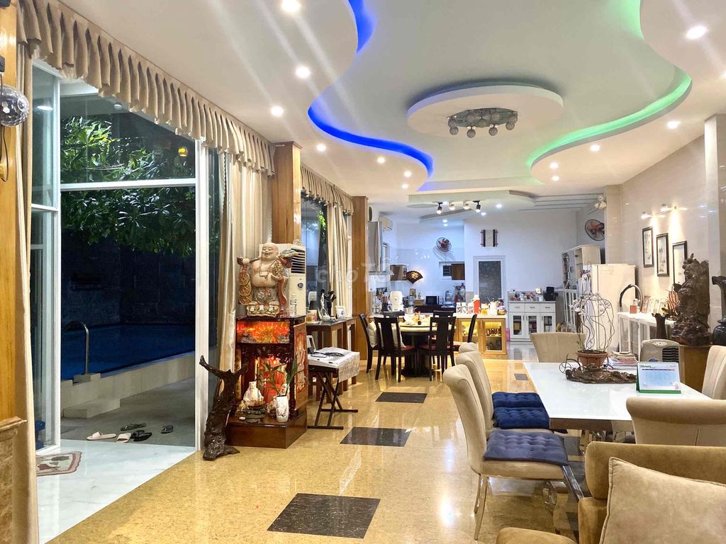 Bán Villa 4 tầng sân vườn hồ bơi Trung tâm Đà Nẵng 30Tỷ.  ***