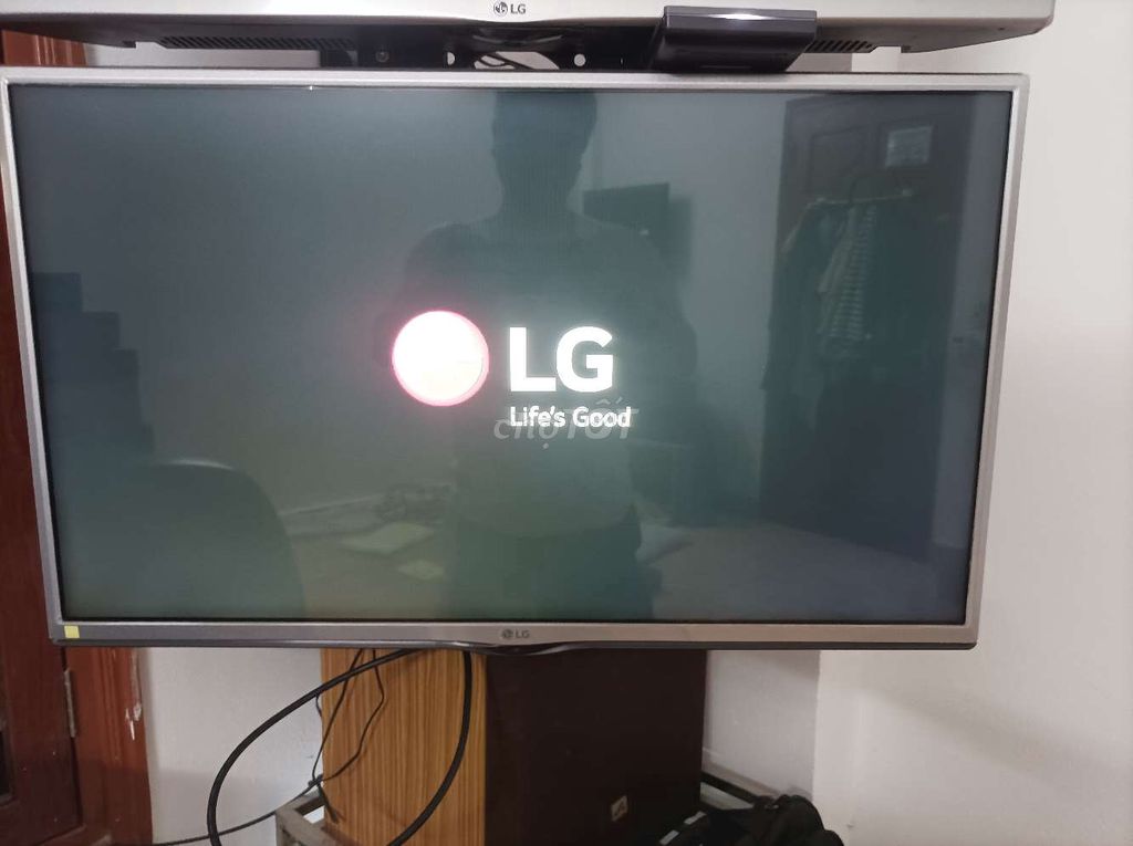 Tivi LG 32 inch bắt wifi VÀO YOUTUBE . Mua bán Tivi, Âm thanh tại Quận Hai Bà Trưng Hà Nội được đăng bởi Mr Tiên  hình 1