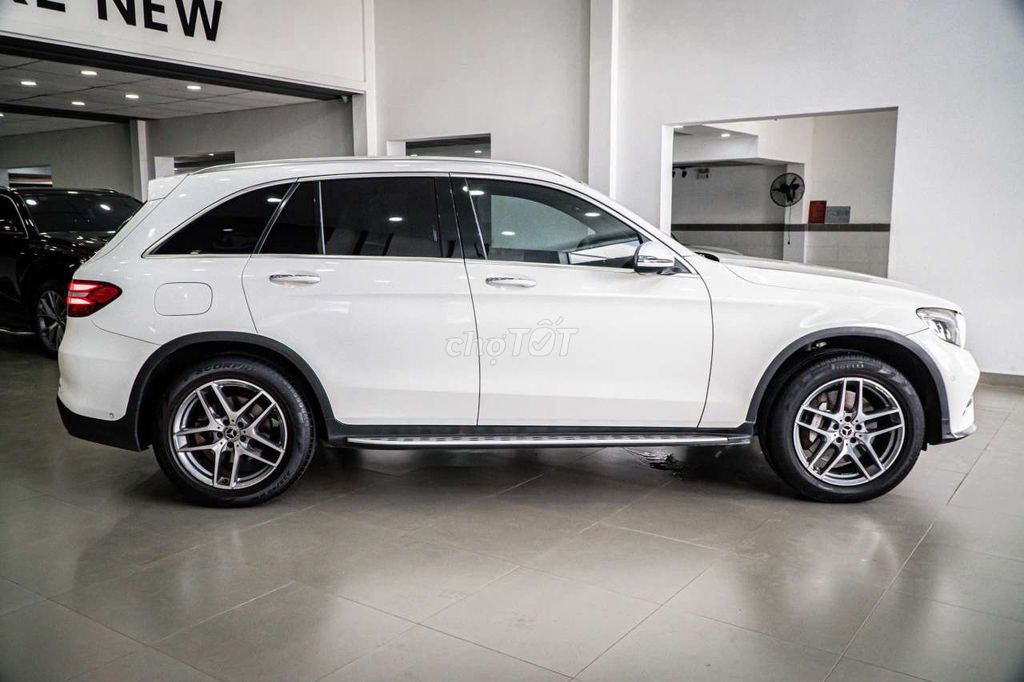 Mercedes-Benz GLC 300 4MATIC 2017, почти новый, 1 владелец