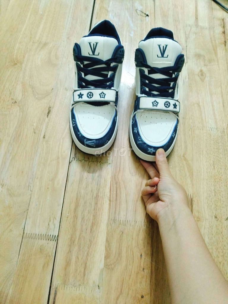 Giày sneaker Lv Nam nữ Trắng xanh size 39 Mới 95%. Mua bán Giày dép tại Quận Thanh Khê Đà Nẵng được đăng bởi Hồ Mai hình 1