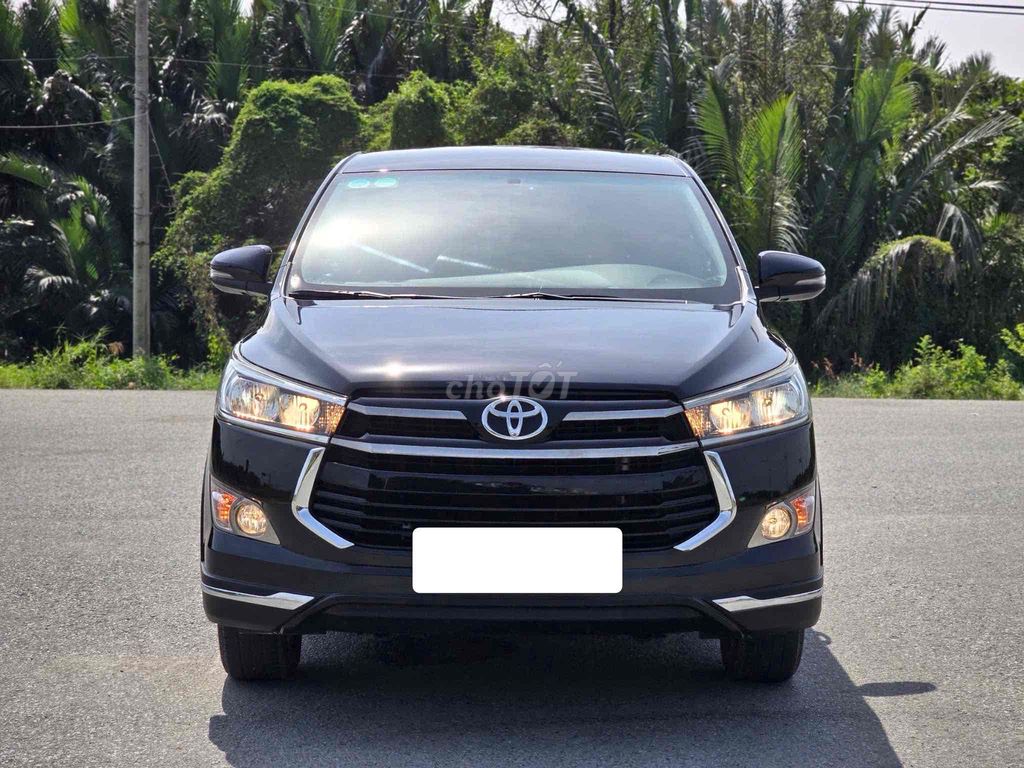 Toyota Innova Venturer 2018 - Màu Đen - Đen