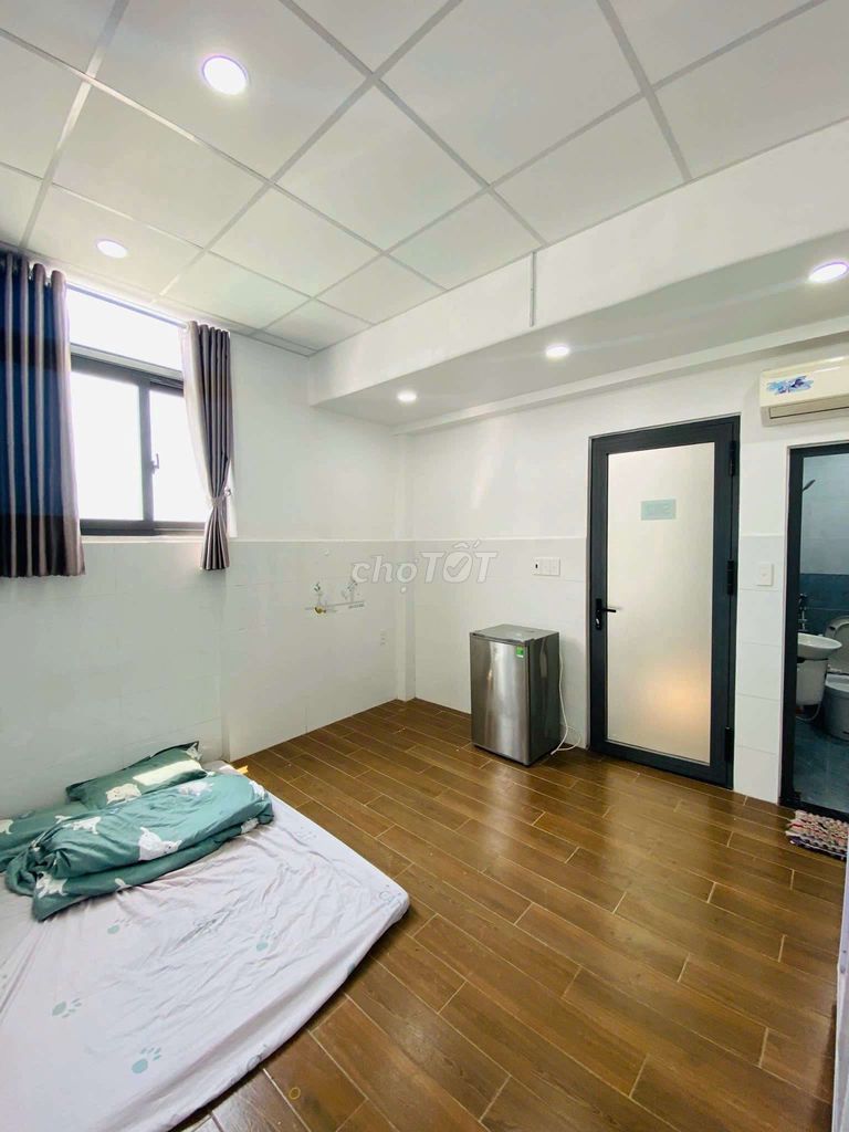 Phòng cửa sổ full nội th�ất.ngay ETOW cộng hoà Tân sơn nhì