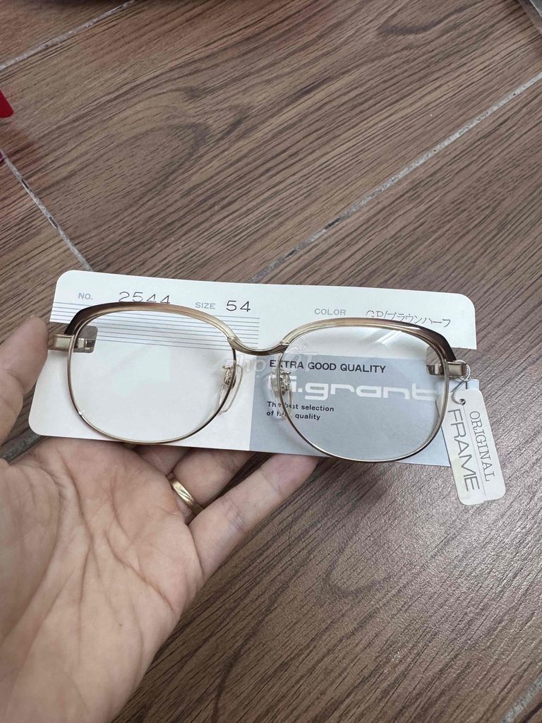 Kính G.grant Titan mạ vàng Vàng unisex 54. Mua bán Phụ kiện thời trang khác tại Huyện Thanh Trì Hà Nội được đăng bởi Nguyễn dung hình 1