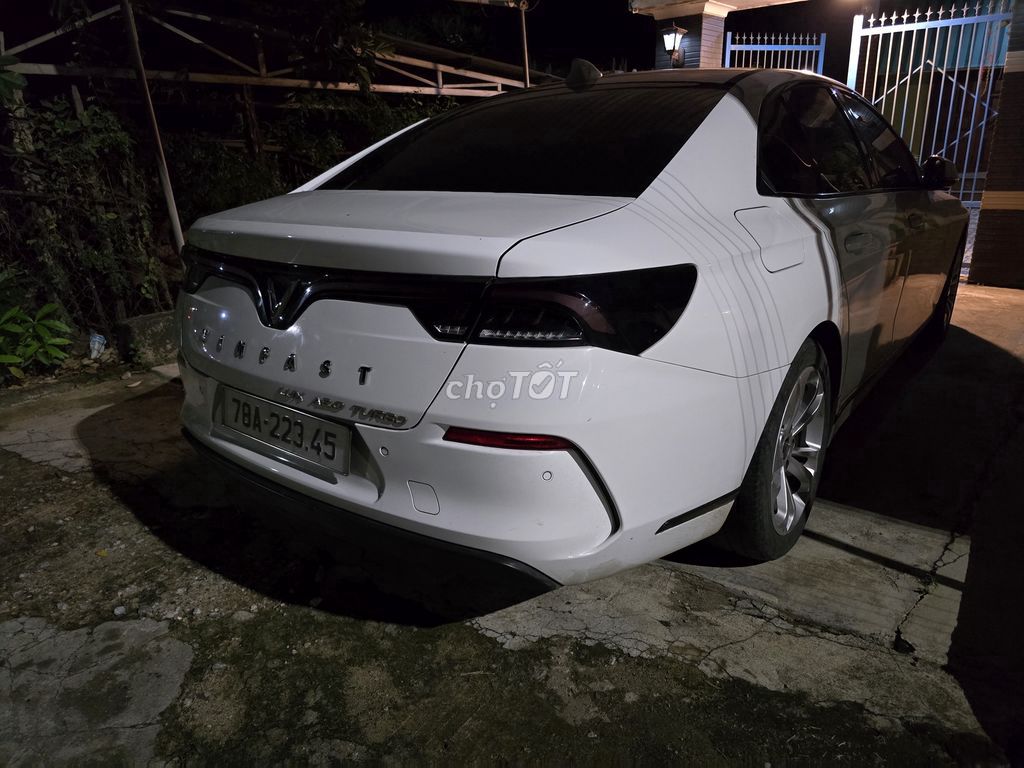 VinFast Lux A2.0 2022 A2.0 Tiêu chuẩn - 46000 km. Mua bán Ô tô tại Thành phố Tuy Hòa Phú Yên được đăng bởi Bảo Lê hình 2