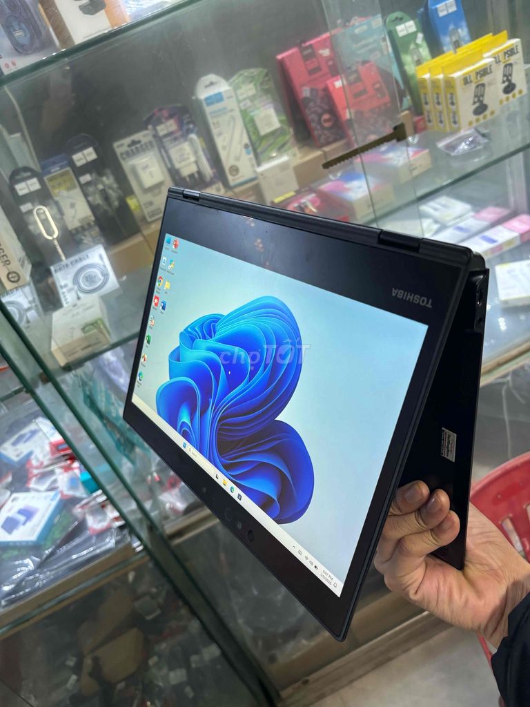 Laptop Toshiba Đen Xoay gập 360 cảm ứng thanh lý. Mua bán Laptop tại Quận Hà Đông Hà Nội được đăng bởi Shop laptop công nghệ máy tính Chiến thắng hình 1