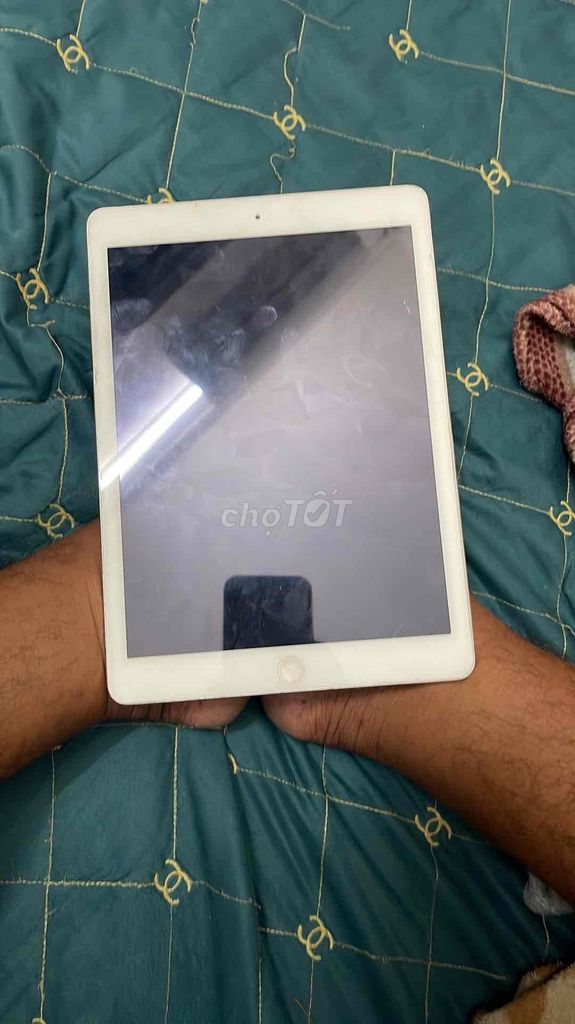Apple iPad Air 16GB Trắng. Mua bán Máy tính bảng tại Thành phố Qui Nhơn Bình Định được đăng bởi Văn Vũ hình 1
