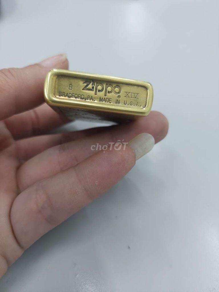 Zippo Ven ý Brass la mã XIV 1998