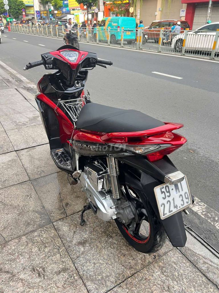 Honda Air Blade FI 2012 черно-красный