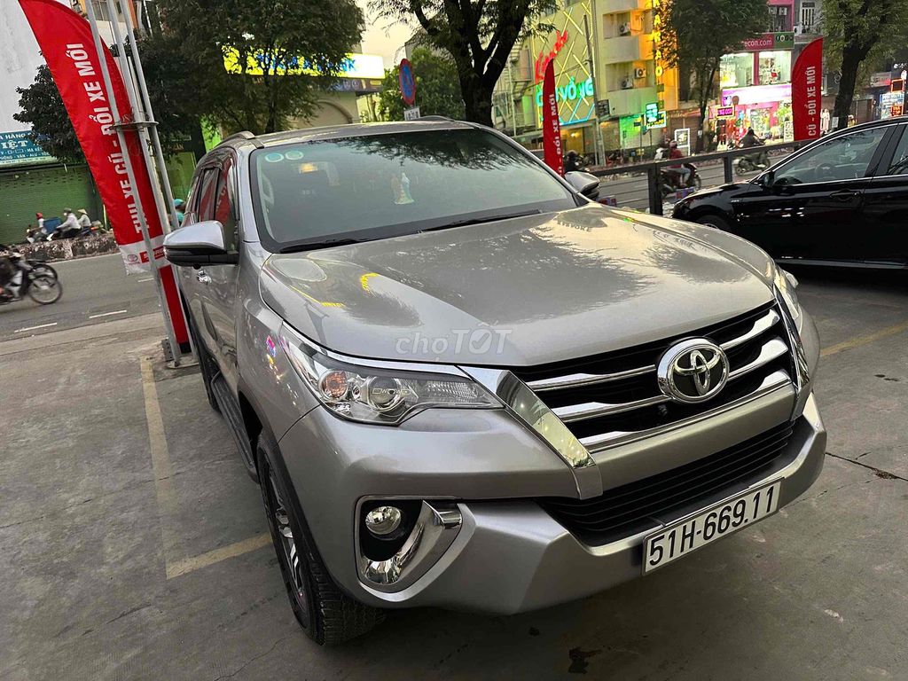 Toyota Fortuner Bạc 19.106 km. Mua bán Ô tô tại Quận Tân Bình Tp Hồ Chí Minh được đăng bởi TOYOTA LÝ THƯỜNG KIỆT hình 2