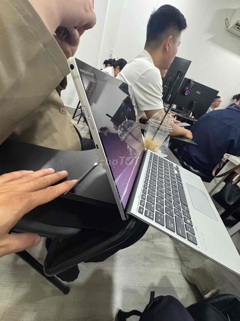 để lại laptop HP elite X2 G4 I5, Ram 8GB , SSD 256. Mua bán Laptop tại Quận Tân Bình Tp Hồ Chí Minh được đăng bởi darkstorns hình 1