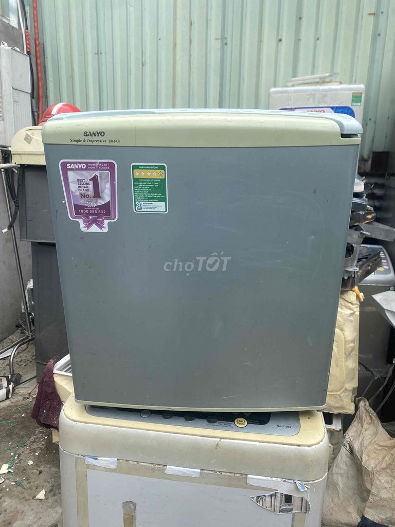 Tủ lạnh mini Sanyo 50 lít Xám. Mua bán Tủ lạnh tại Quận 7 Tp Hồ Chí Minh được đăng bởi minh hiển 8386 hình 1