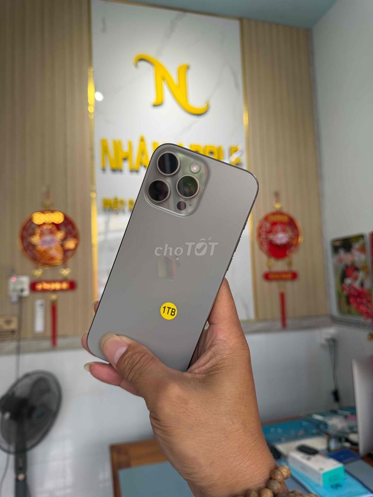 iPhone 16 Pro Max 1TB Titan QT Mỹ LƯỚT ĐẸP 99%. Mua bán Điện thoại tại Thành phố Cà Mau Cà Mau được đăng bởi NHAN APPLE hình 1