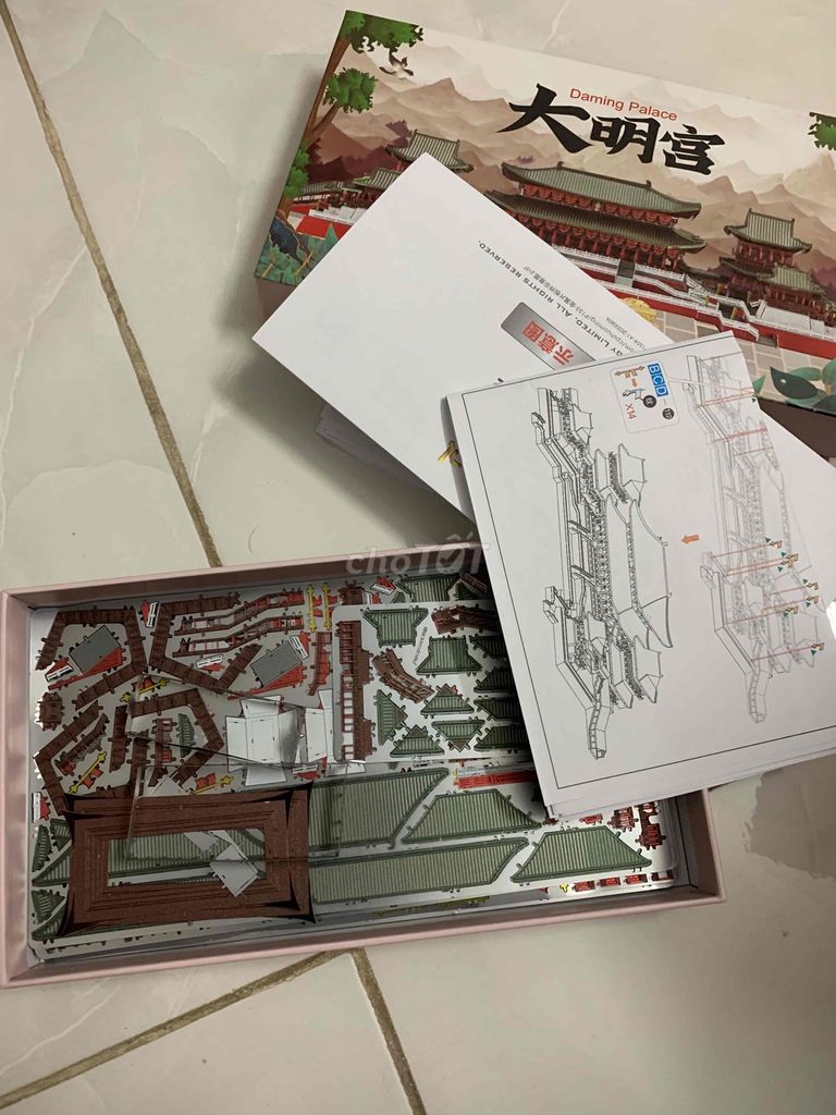 Bán la một bộ mô hình lắp ráp 3D bằng kim loại của