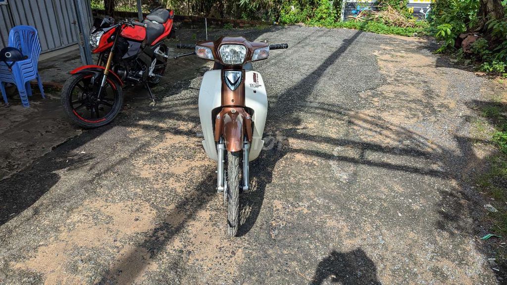 Honda Super Dream 110 Nâu Trắng Đã tân trang. Mua bán Xe máy tại Quận Ninh Kiều Cần Thơ được đăng bởi Bán Phụ Tùng Tháo Xe  hình 1