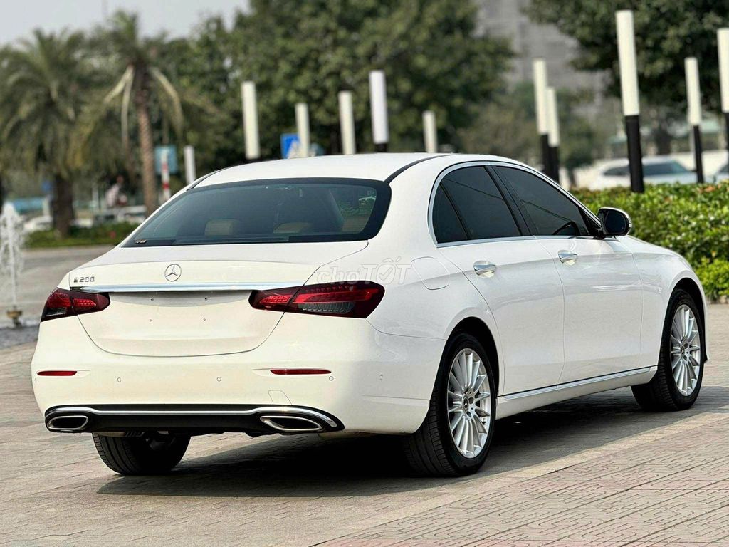 Mercedes Benz 2022 E200 Exclusive - 30000 km. Mua bán Ô tô tại Quận Thanh Xuân Hà Nội được đăng bởi Nguyễn Tuấn Hoàng hình 2
