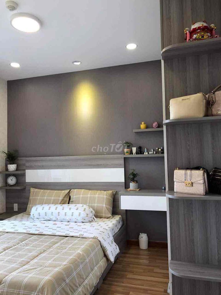 Cho thuê căn hộ Diamond Riverside 3 phòng cao cấp giá 15 tr