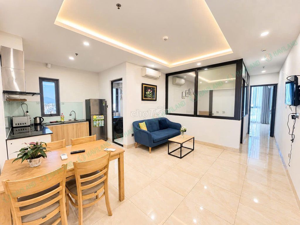 High-floor 2-bedroom apartment with city and mountain views — photo 9