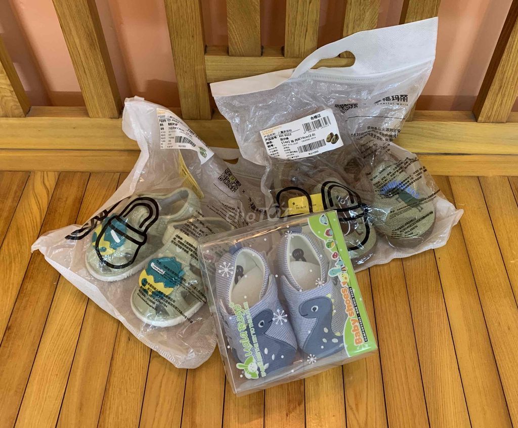 03 đôi giày/dép cho bé mới nguyên thanh lý dọn nhà. Mua bán Mẹ và bé tại Quận Thanh Xuân Hà Nội được đăng bởi Phuong hình 1
