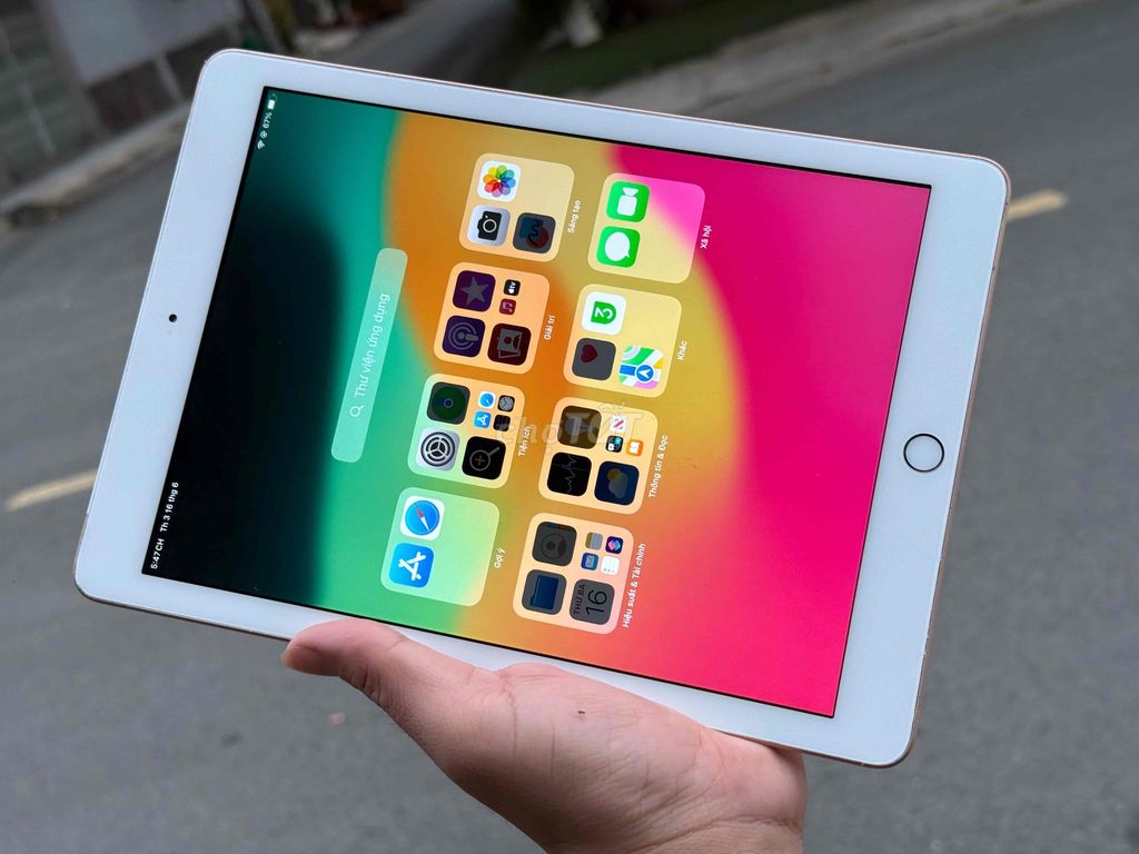iPad Gen 6 9.7in, ios 17.7, Sim 4G+Wifi. Mua bán Máy tính bảng tại Quận Tân Bình Tp Hồ Chí Minh được đăng bởi khang hình 1