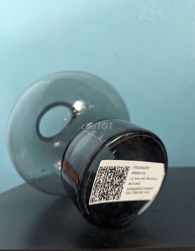 Lọ hoa thủy tinh xám 20x22cm. Mua bán Cây cảnh, đồ trang trí tại Thành phố Phan Thiết Bình Thuận được đăng bởi Đồ Cũ Thanh Lý hình 1