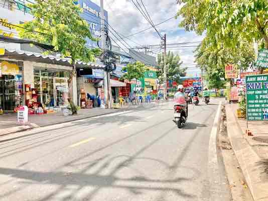 Cho thuê nhà 8,5m x 20 ngay Lâm Văn Bền,kế bên trường học.Giá 50tr TL.