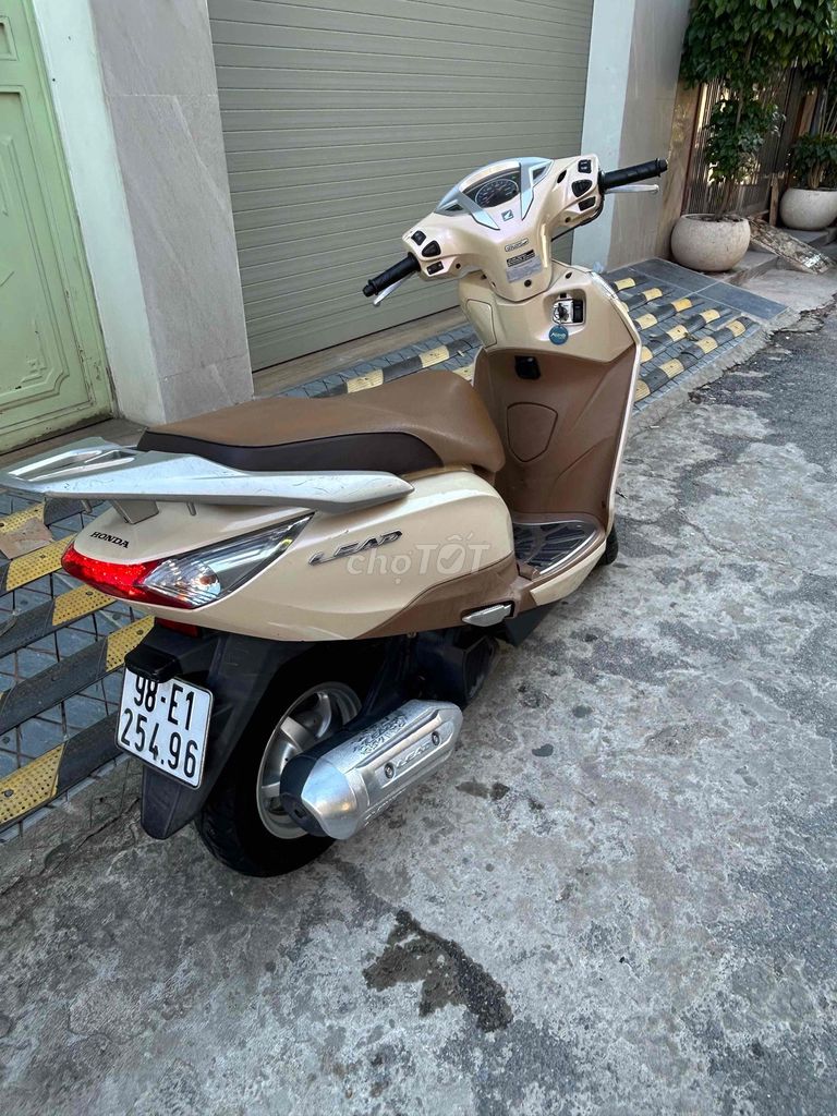 Honda Lead, кремовый, скутер