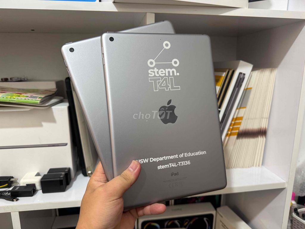 🔆 iPad Gen 6 32 Wifi + 4G Zin 97 98 99%. Mua bán Máy tính bảng tại Quận Gò Vấp Tp Hồ Chí Minh được đăng bởi Duy Techs hình 2