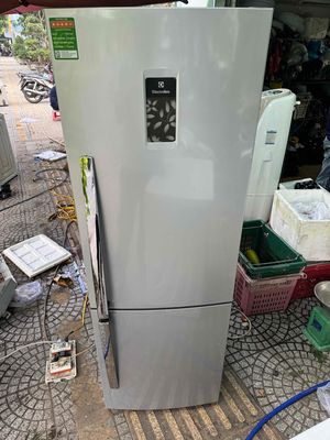 thanh lý tủ lạnh Electrolux 255 lít còn mới tin