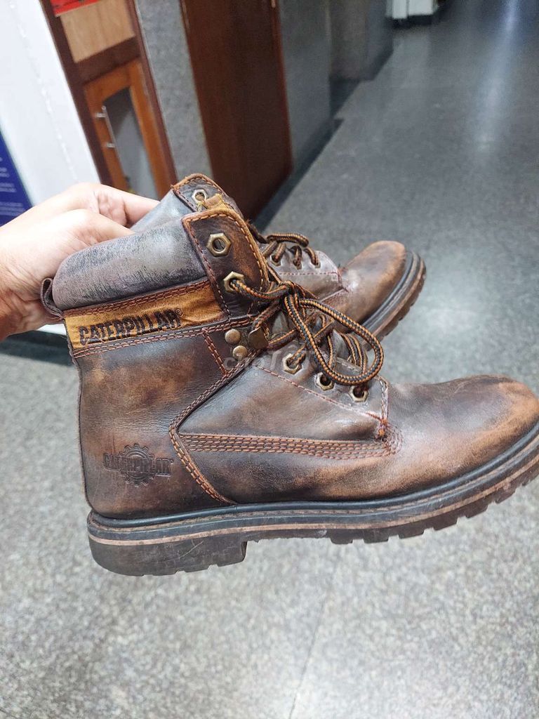 Dư đôi boot nam size 42 da sịn phai theo năm tháng