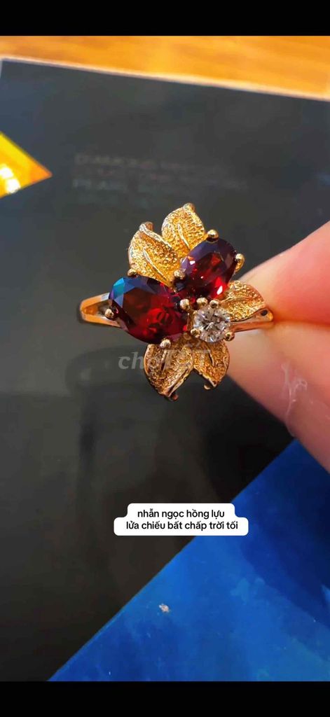 ngọc hồng lựu, lửa chiếu nhẫn quý phái sang chảnh