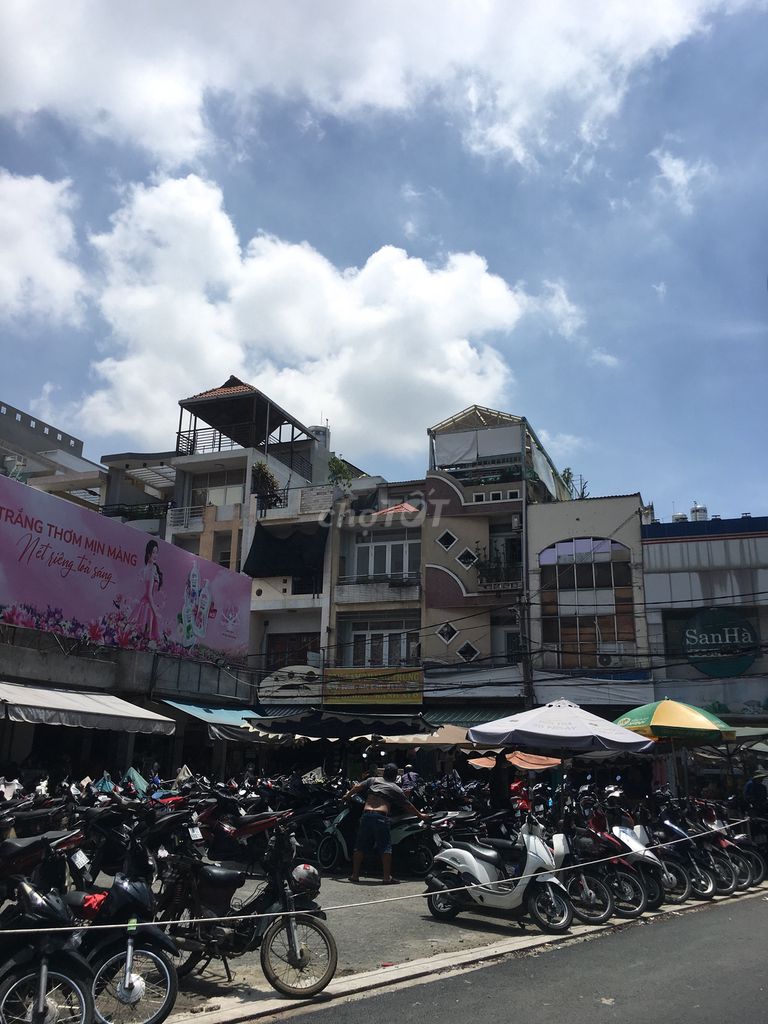 Cho thuê nguyên căn hẻm đầu chợ Trần Hữu Trang