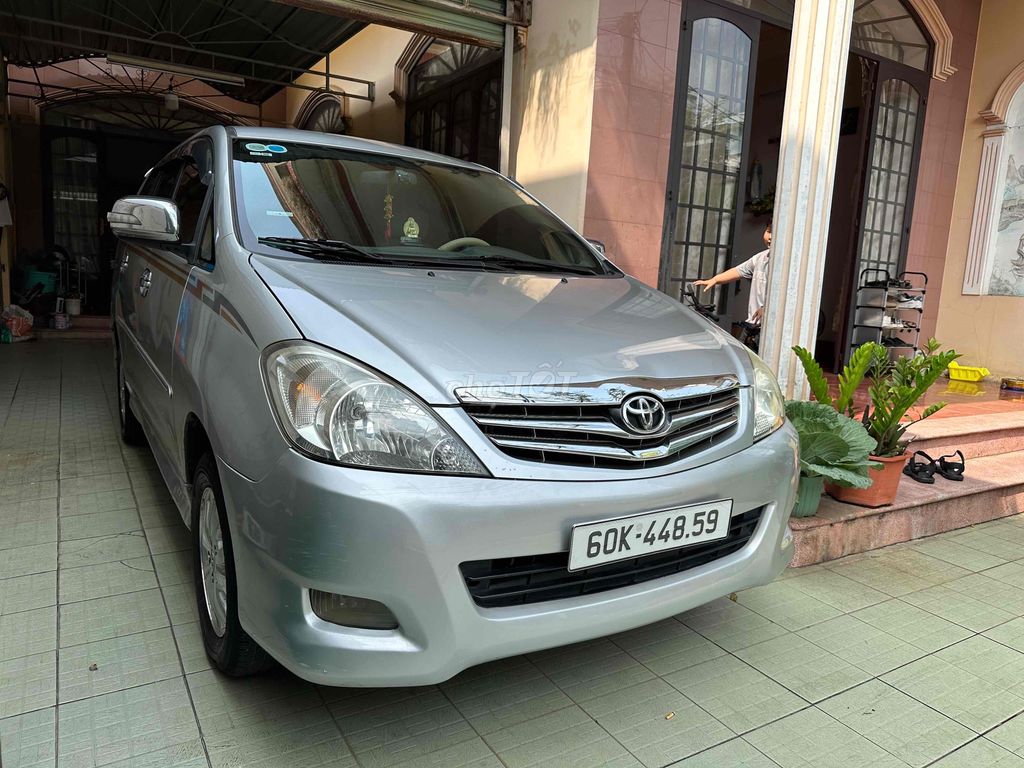 Toyota Innova 2011 V tự động