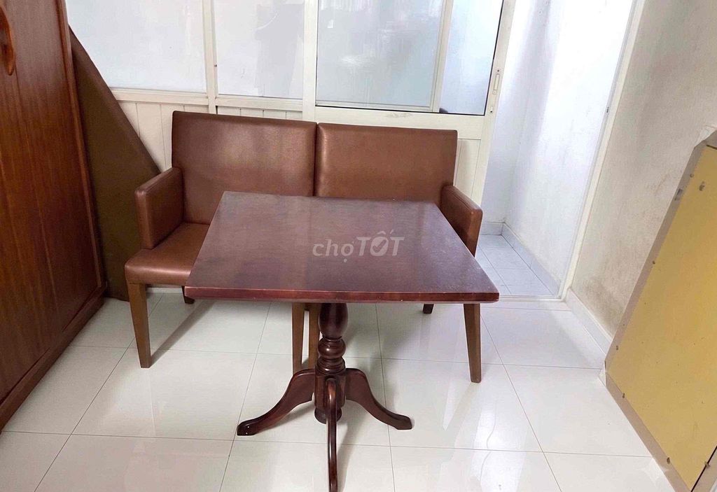 THANH LÝ BỘ BÀN GỖ - GHẾ BỌC DA. Mua bán Bàn ghế tại Quận 7 Tp Hồ Chí Minh được đăng bởi Phan P Thành hình 1