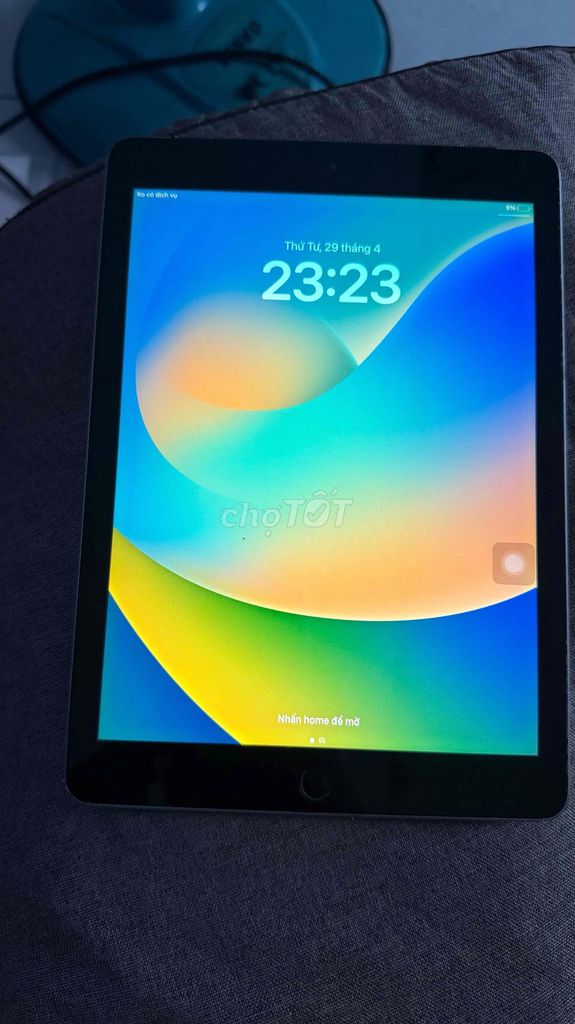 Apple iPad Gen 5 giá rẻ mừng lễ. Mua bán Máy tính bảng tại Quận 7 Tp Hồ Chí Minh được đăng bởi Nguyên Thanh hình 1