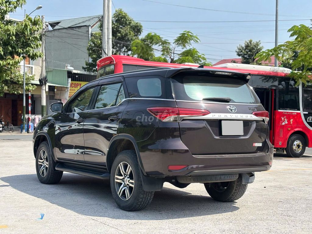 Toyota Fortuner 2018 MT màu nâu 130000 km -689tr. Mua bán Ô tô tại Thành phố Dĩ An Bình Dương được đăng bởi Siêu Thị Ô Tô Bình Dương  hình 3