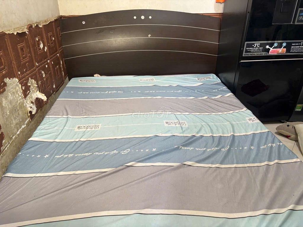 Giường ngủ Sắt gỗ 1.6m x 2m Nâu tặng Sofa. Mua bán Giường, chăn ga gối nệm tại Huyện Bình Chánh Tp Hồ Chí Minh được đăng bởi Mỹ Hạnh hình 1